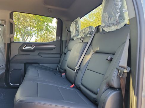 New 2026 GMC Sierra 1500 SLT w/ SLT Premium Package image 6