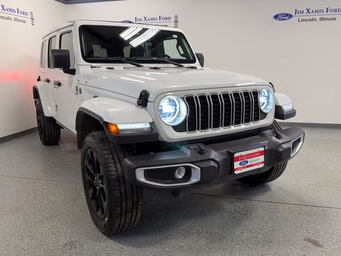 Used 2025 Jeep Wrangler Unlimited Sahara w/ Safety Group AWD/4WD image 34
