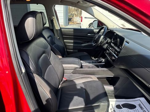 Used 2024 Nissan Pathfinder SL w/ SL Premium Package image 31