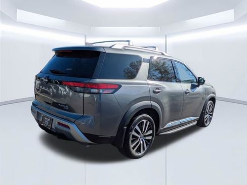 Used 2023 Nissan Pathfinder Platinum w/ Cargo Package image 5