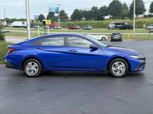 Used 2024 Hyundai Elantra SE FWD image 3
