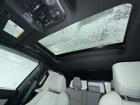 Certified 2024 Toyota Tacoma Limited image 11