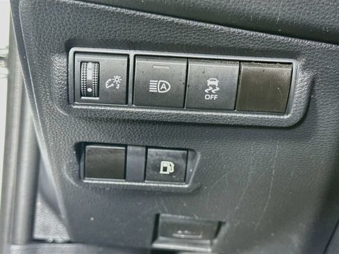 Used 2024 Toyota Corolla Cross AWD Hybrid w/ Moonroof Package image 11
