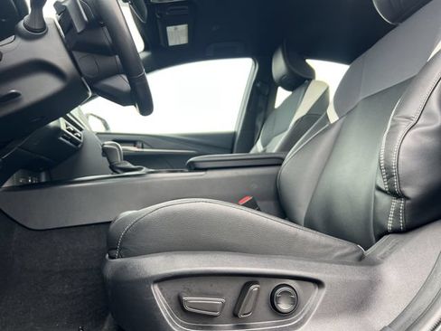 Used 2025 Toyota Camry SE FWD image 11