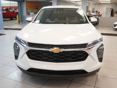 Used 2024 Chevrolet Trax LS w/ LS Convenience Package image 14