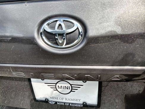 Used 2012 Toyota Sienna LE FWD image 15