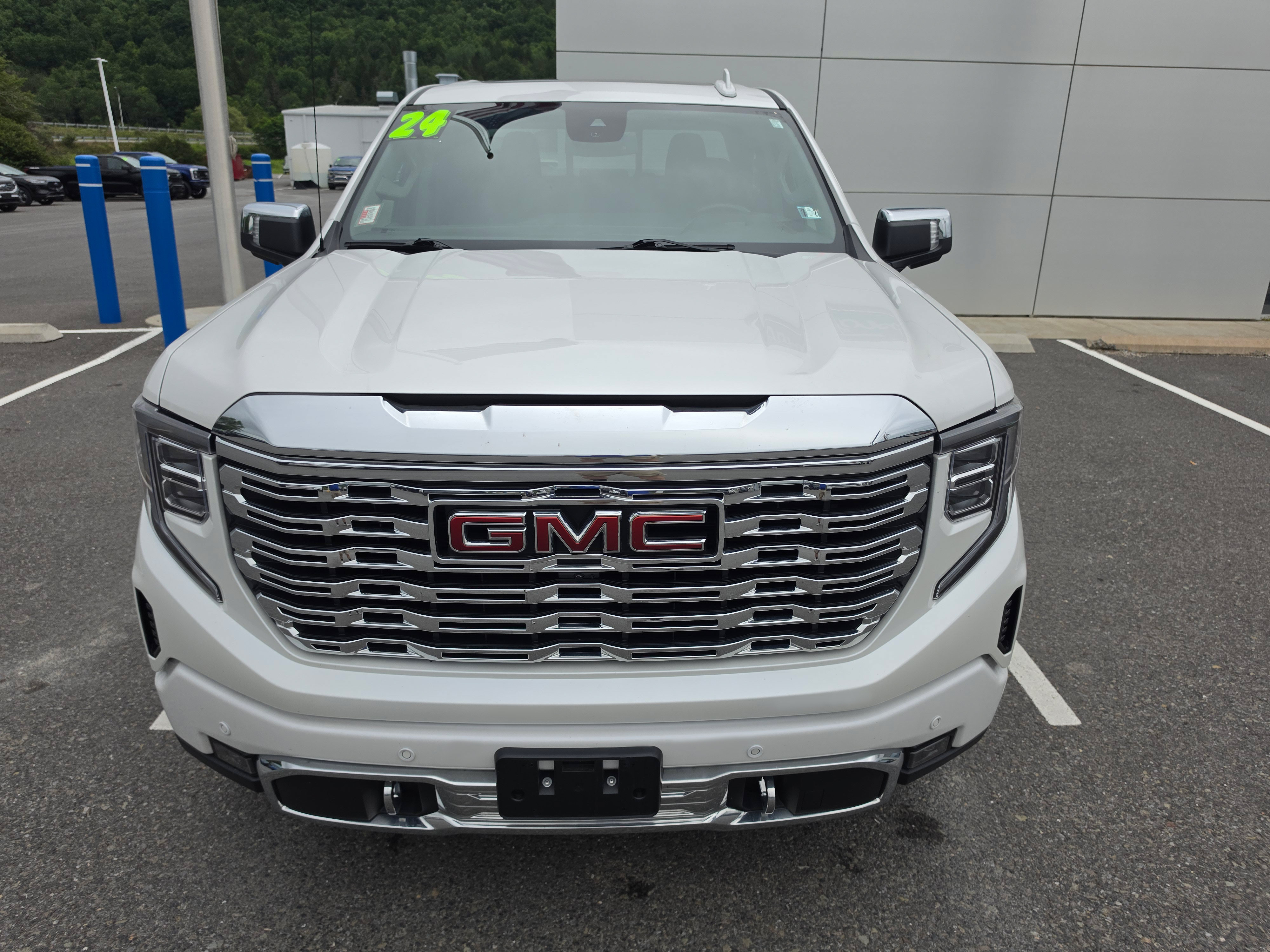 Used 2024 GMC Sierra 1500 Denali AWD/4WD image 9