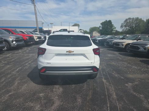New 2026 Chevrolet Trax LT w/ LT Convenience Package FWD image 6