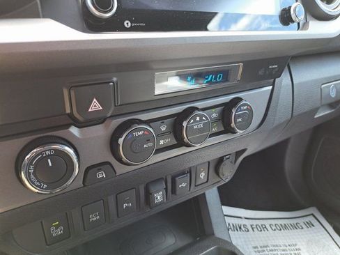 Used 2021 Toyota Tacoma TRD Off-Road w/ Technology Package AWD/4WD image 18