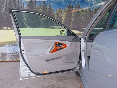 Used 2009 Toyota Camry XLE FWD image 9