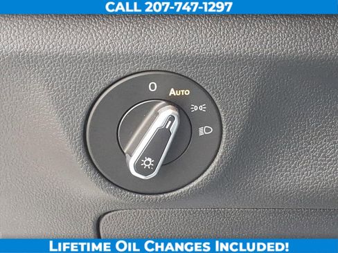 Used 2025 Volkswagen Jetta SE image 16