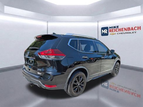Used 2019 Nissan Rogue S w/ Special Edition Package FWD image 4