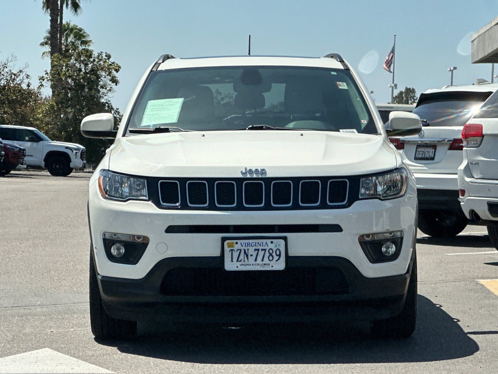 Used 2018 Jeep Compass Latitude w/ Popular Equipment Group FWD image 7