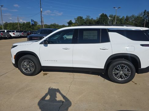 New 2027 Chevrolet Traverse LT w/ Driver Confidence Package FWD image 9