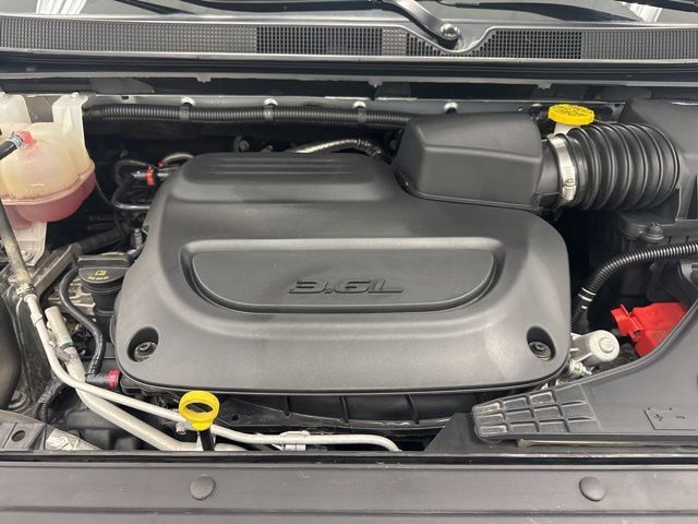 Used 2023 Chrysler Pacifica Touring-L FWD image 39
