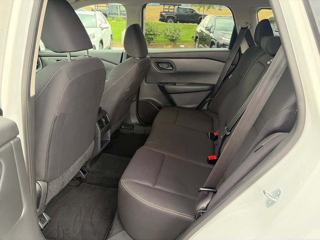 Used 2024 Nissan Rogue S AWD/4WD image 19