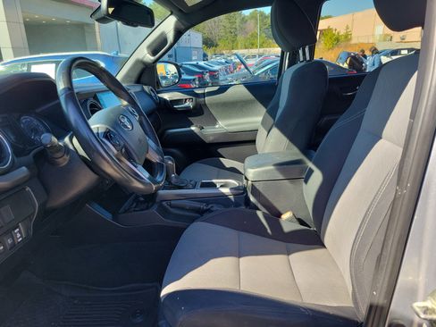 Used 2020 Toyota Tacoma TRD Sport image 18