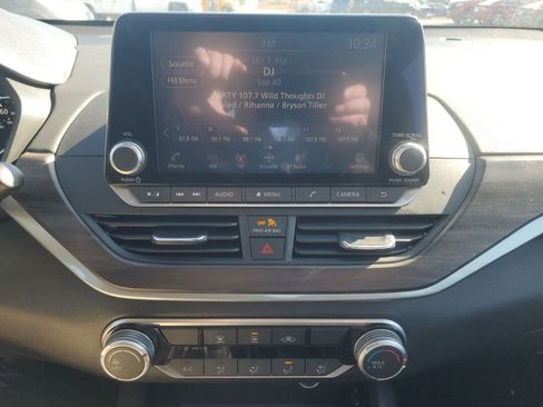 Used 2024 Nissan Altima 2.5 SV image 19