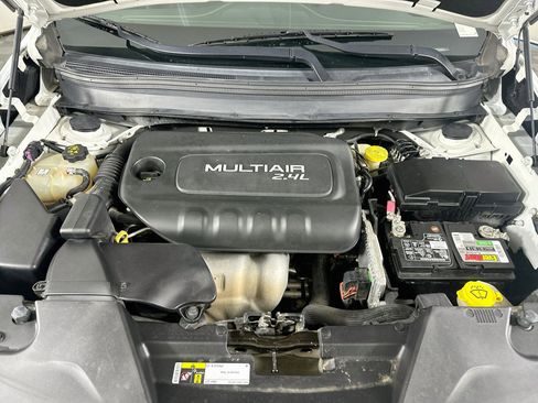 Used 2017 Jeep Cherokee Latitude w/ Safety/Convenience Group FWD image 32
