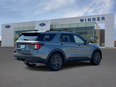 Used 2025 Ford Explorer ST-Line w/ ST-Line Street Pack AWD/4WD image 4