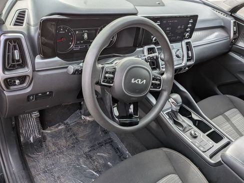 Used 2023 Kia Sorento LX AWD/4WD image 9