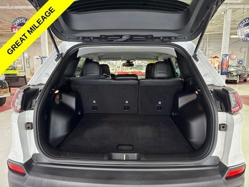 Certified 2021 Jeep Cherokee Latitude Plus AWD/4WD image 32