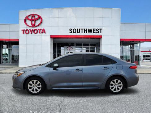 Used 2024 Toyota Corolla LE image 3