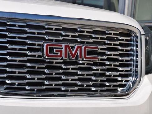 Used 2018 GMC Yukon XL Denali w/ Denali Ultimate Package AWD/4WD image 14