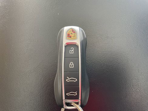 Used 2022 Porsche Taycan image 25