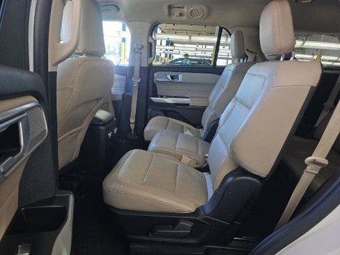 Used 2024 Ford Explorer Limited image 8