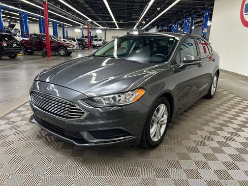 Used 2018 Ford Fusion SE FWD image 3