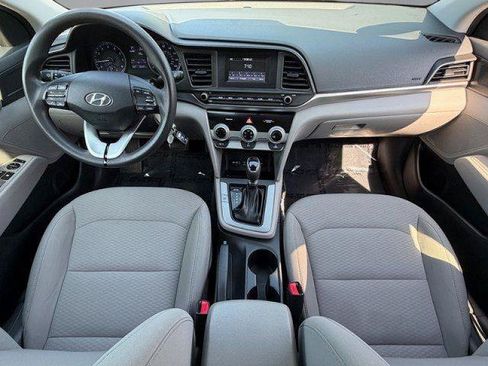 Used 2019 Hyundai Elantra SE w/ Cargo Package FWD image 3