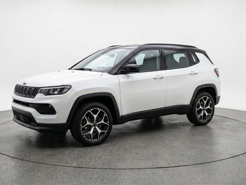 Used 2025 Jeep Compass Limited AWD/4WD image 3