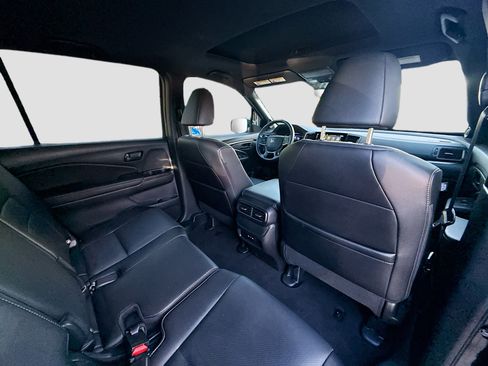 Certified 2025 Honda Passport EX-L image 29