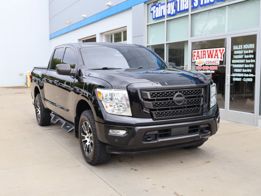 Used 2021 Nissan Titan SV w/ SV Convenience Package AWD/4WD image 2