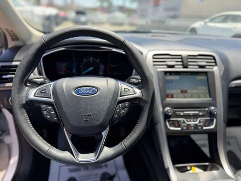 Used 2018 Ford Fusion Energi SE FWD image 46