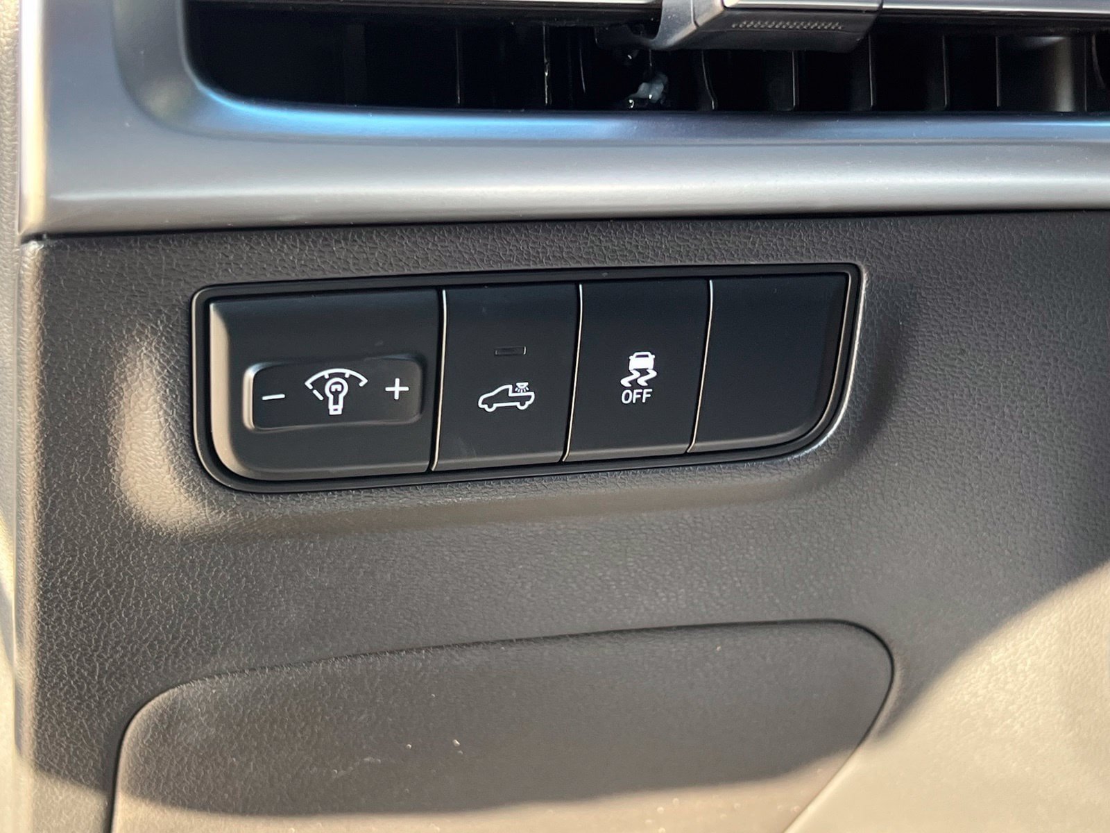 Used 2025 Hyundai Santa Cruz SEL FWD image 25