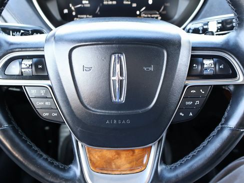 Used 2019 Lincoln Nautilus Reserve image 37