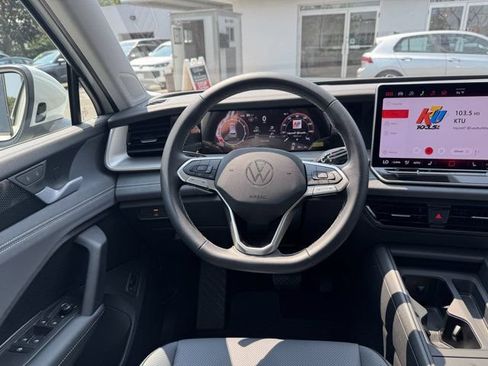 Used 2026 Volkswagen Tiguan SE AWD/4WD image 15