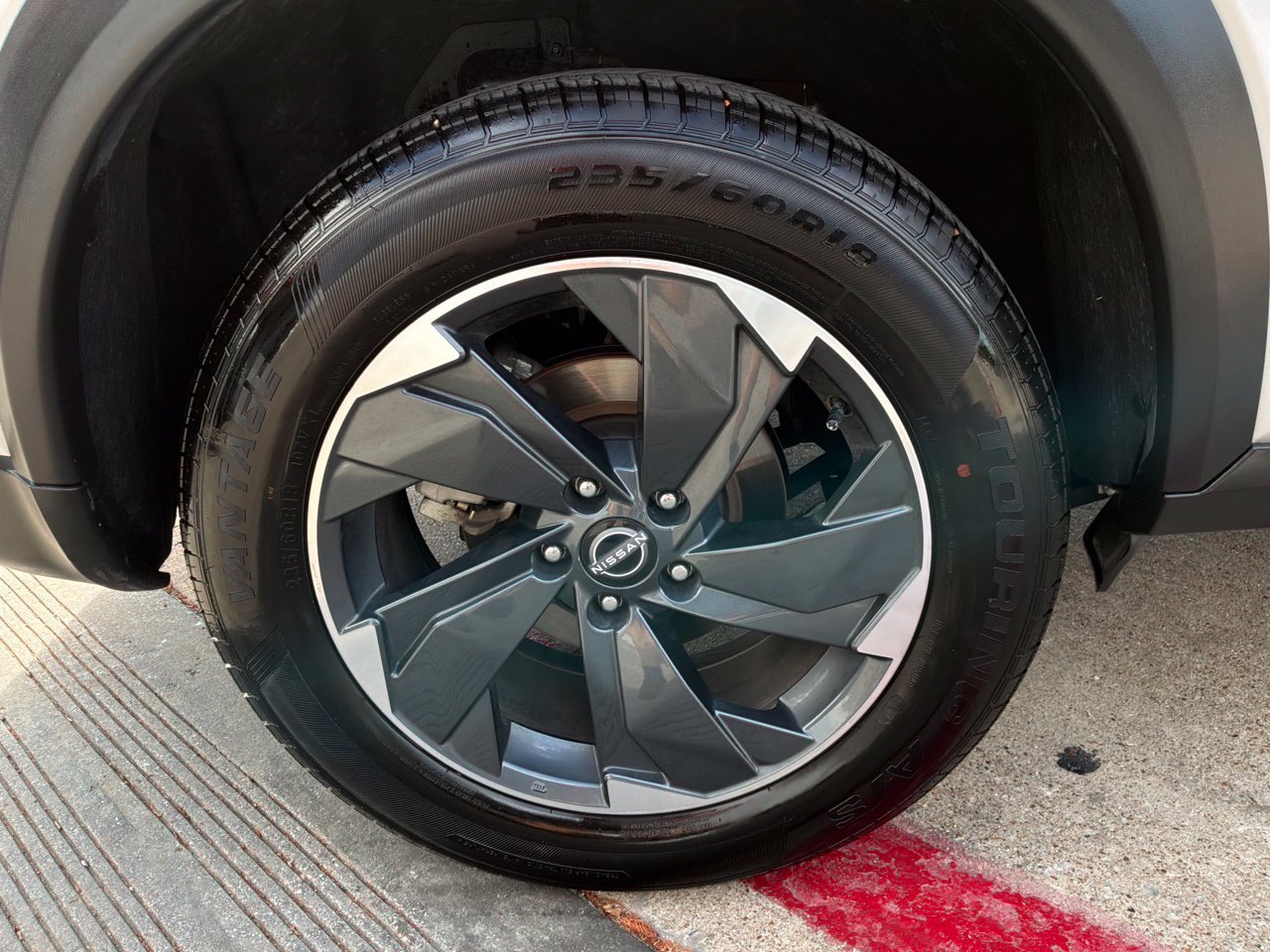 Used 2025 Nissan Rogue SV FWD image 9