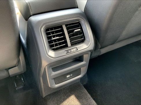 Used 2025 Volkswagen Taos SE FWD image 32