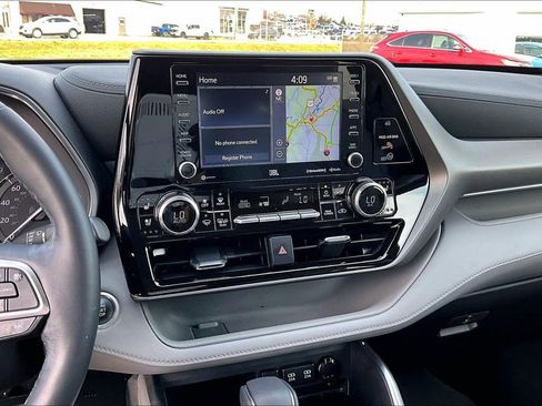 Used 2021 Toyota Highlander Limited image 32