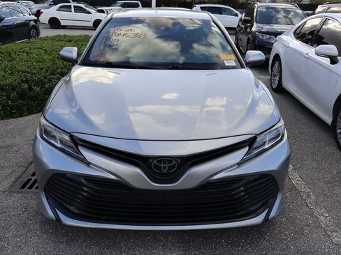 Used 2019 Toyota Camry LE image 5