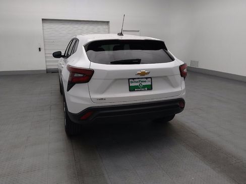 Used 2025 Chevrolet Trax LS FWD image 6