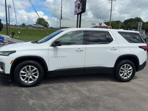 Used 2023 Chevrolet Traverse LS FWD image 3
