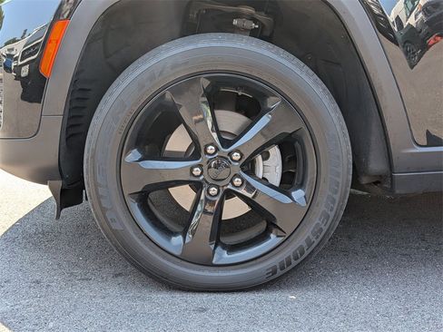 Certified 2023 Jeep Grand Cherokee Altitude image 27