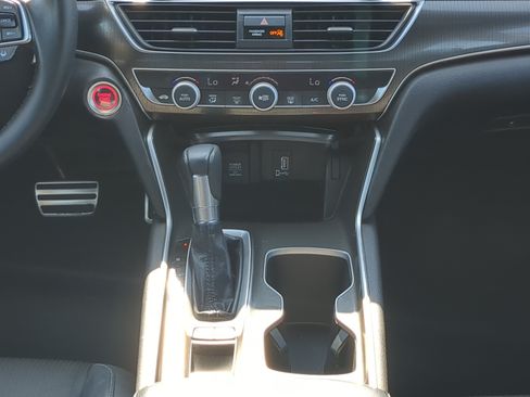 Used 2018 Honda Accord Sport image 16