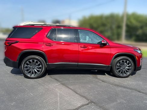 Used 2023 Chevrolet Traverse RS w/ LPO, Floor Liner Package AWD/4WD image 6