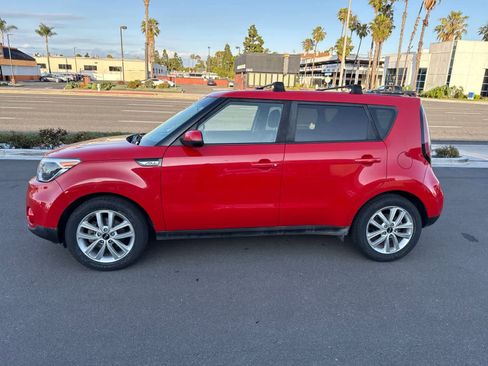 Used 2018 Kia Soul + FWD image 24