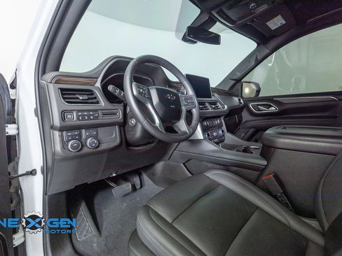 Used 2022 Chevrolet Tahoe Z71 w/ Luxury Package AWD/4WD image 10